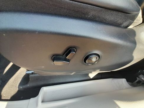 Used 2023 Chrysler Pacifica Touring-L FWD image 38