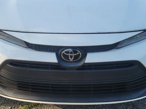 Used 2023 Toyota Corolla LE FWD image 4
