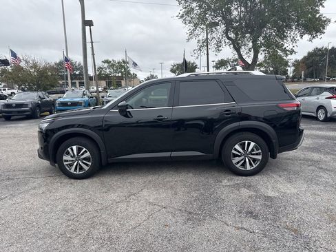 Used 2025 Nissan Pathfinder SL image 9
