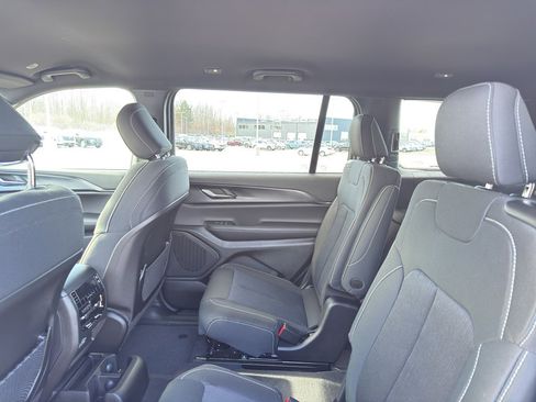 New 2026 Jeep Grand Cherokee L Laredo AWD/4WD image 32