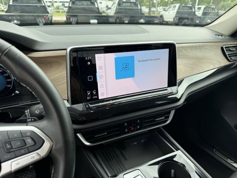 Used 2025 Volkswagen Atlas SE image 20