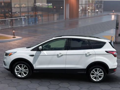 Used 2018 Ford Escape SE FWD image 8