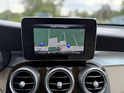 Used 2019 Mercedes-Benz GLC 300 4MATIC image 17