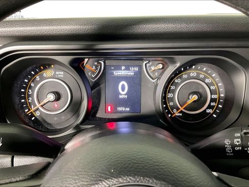 Used 2025 Jeep Wrangler Sport image 27