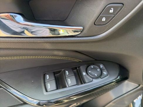 Used 2025 Chevrolet Trax LT image 19