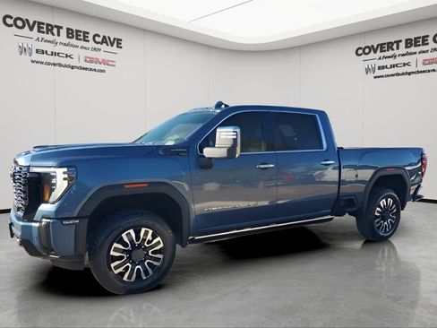 Used 2025 GMC Sierra 2500 Denali Ultimate w/ Max Trailering Package image 4