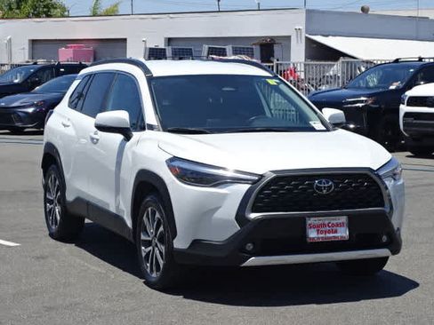 Certified 2023 Toyota Corolla Cross XLE FWD image 2