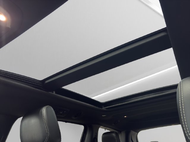Used 2025 Chrysler Pacifica Limited FWD image 16