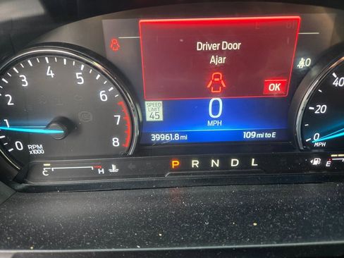 Used 2022 Ford Explorer XLT w/ Equipment Group 202A image 13