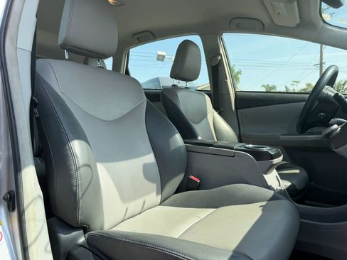 Used 2016 Toyota Prius V Five image 16