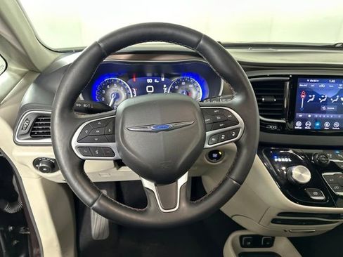 Used 2018 Chrysler Pacifica Touring-L Plus w/ Advanced Safetytec Group image 14