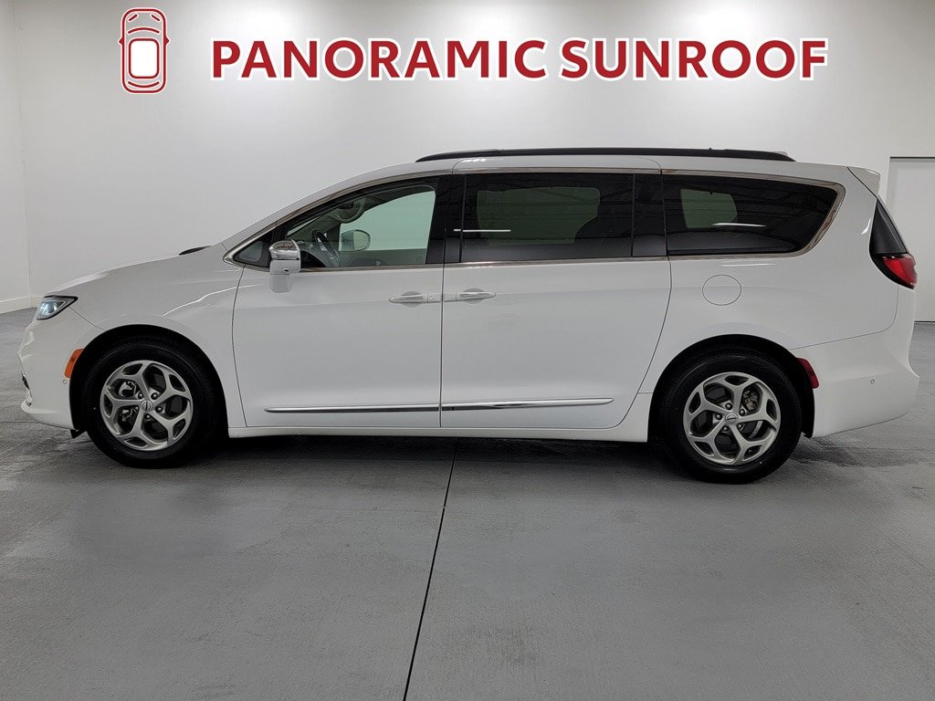 Used 2022 Chrysler Pacifica Limited FWD image 5