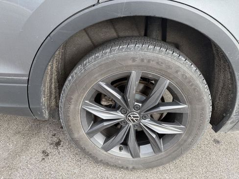 Used 2022 Volkswagen Tiguan SE AWD/4WD image 16