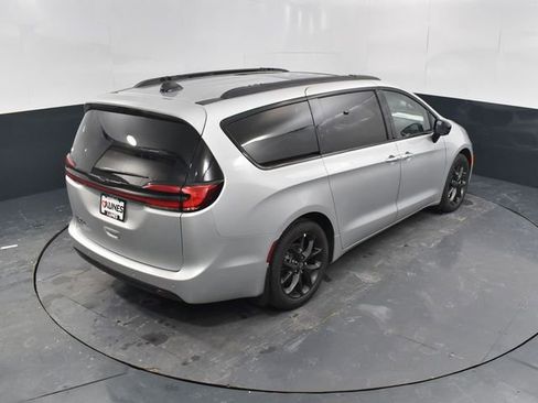 New 2026 Chrysler Pacifica Select image 52