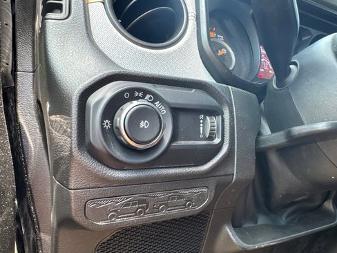 Used 2025 Jeep Wrangler Sport AWD/4WD image 30