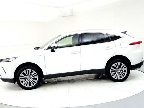 Used 2021 Toyota Venza Limited image 3