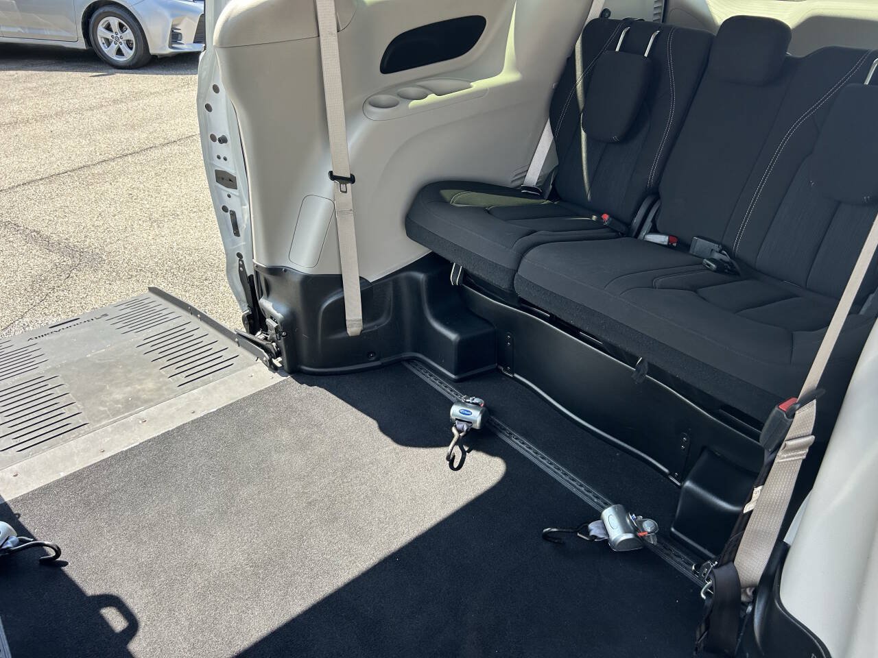 Used 2022 Chrysler Voyager LX FWD image 26