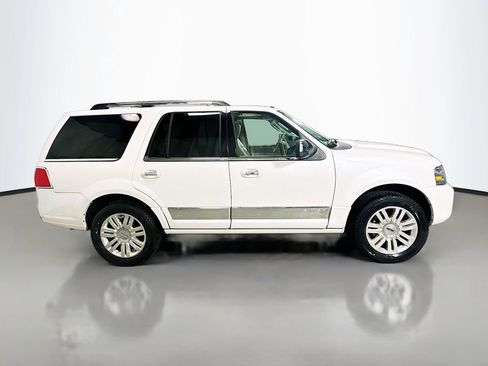 Used 2014 Lincoln Navigator 4WD image 9