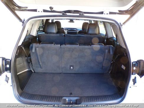 Used 2017 Toyota Highlander Plus w/ Carpet Mat Package image 9