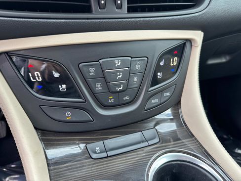 Used 2019 Buick Envision Premium w/ Driver Confidence Package image 25