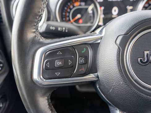 Used 2022 Jeep Wrangler Unlimited Sahara AWD/4WD image 24