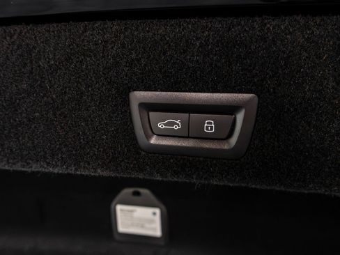 Used 2023 BMW 760i xDrive image 45