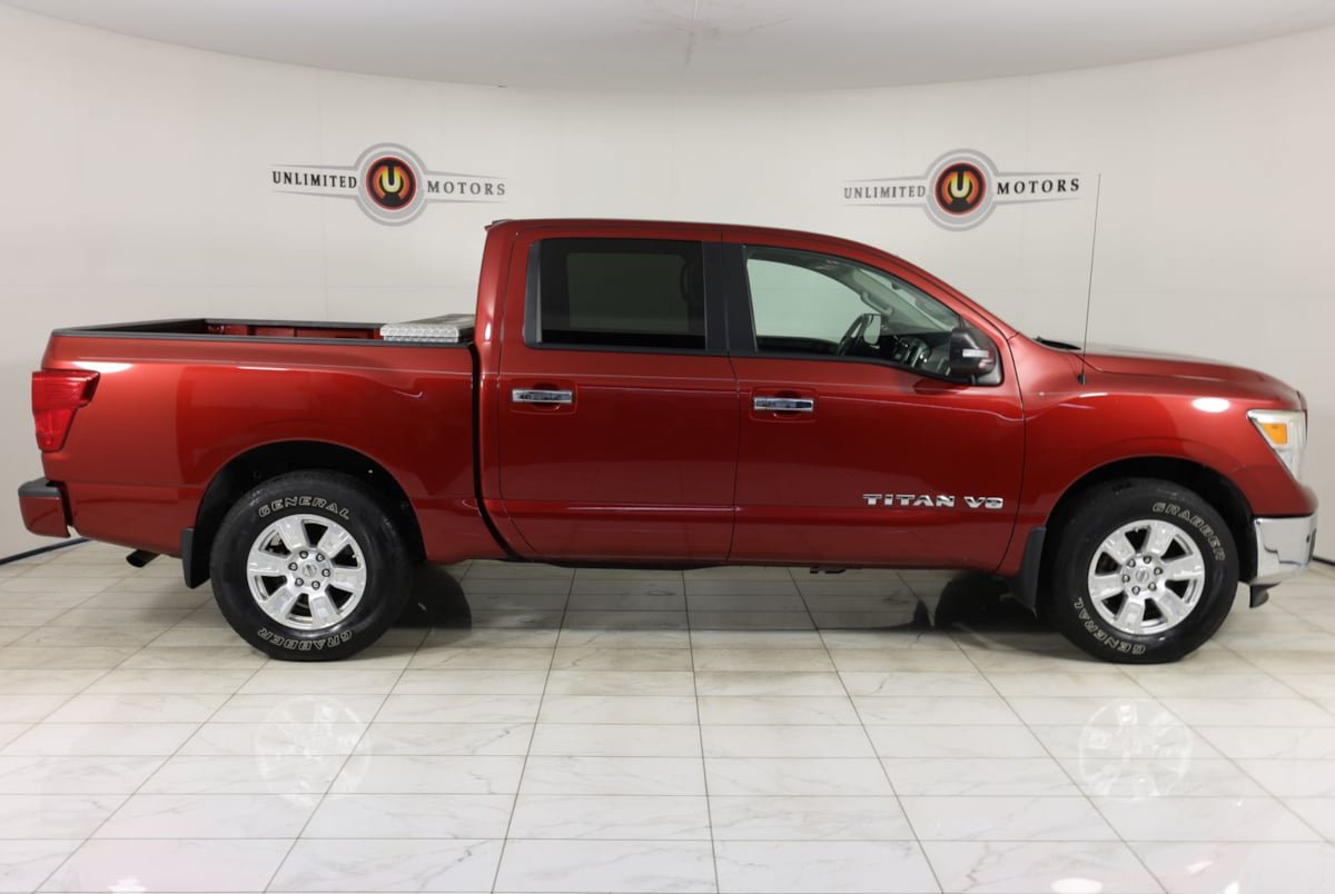 Used 2019 Nissan Titan SV w/ SV Convenience Package AWD/4WD image 2