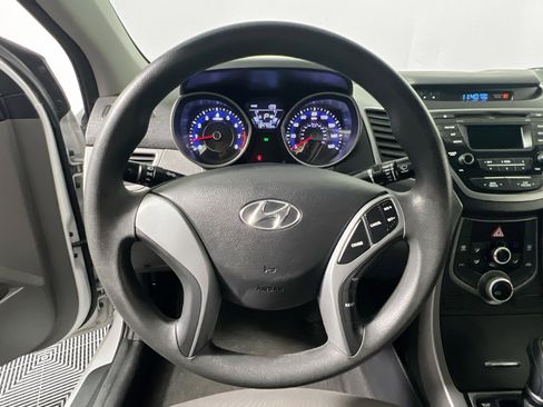 Used 2016 Hyundai Elantra SE image 17