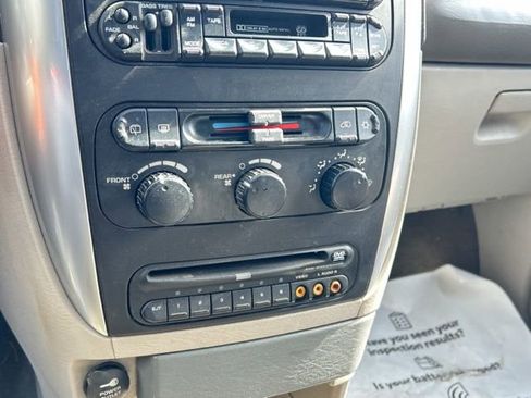 Used 2006 Chrysler Town & Country Touring image 38