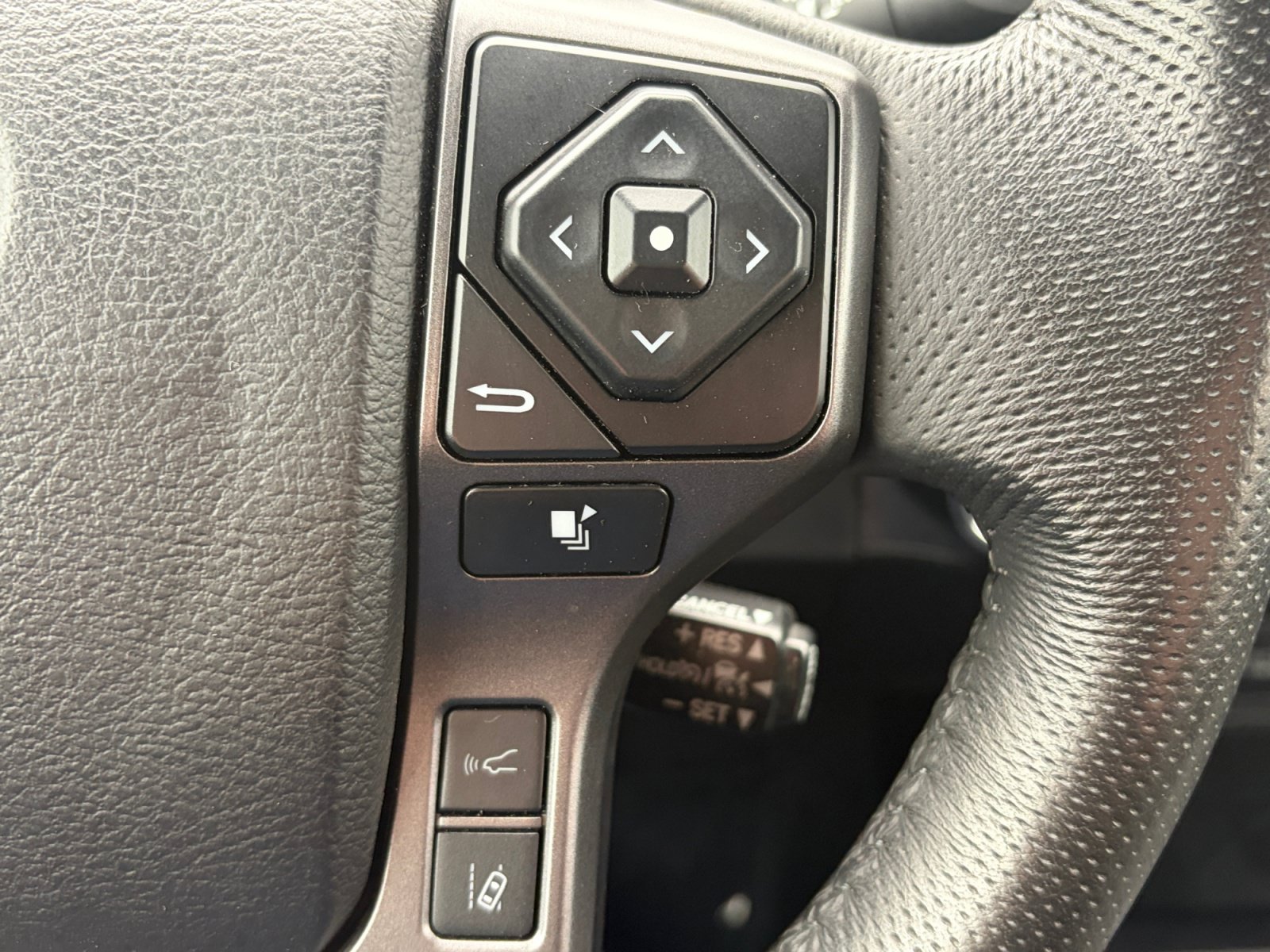 Used 2022 Toyota Tacoma TRD Off-Road w/ Technology Package AWD/4WD image 19
