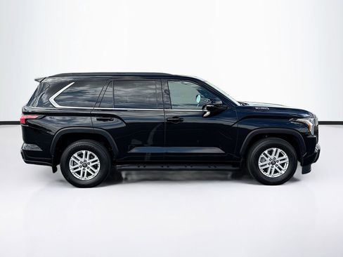 Used 2025 Toyota Sequoia SR5 AWD/4WD image 4