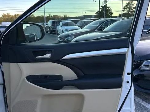 Used 2016 Toyota Highlander XLE image 23