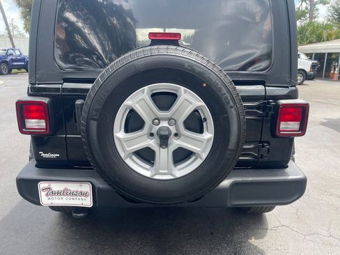 Used 2022 Jeep Wrangler Sport AWD/4WD image 5