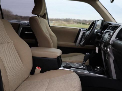 Used 2015 Toyota 4Runner SR5 w/ Convenience Package image 15