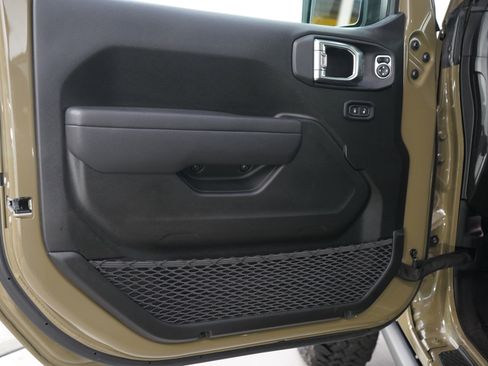 Used 2025 Jeep Wrangler Willys AWD/4WD image 18