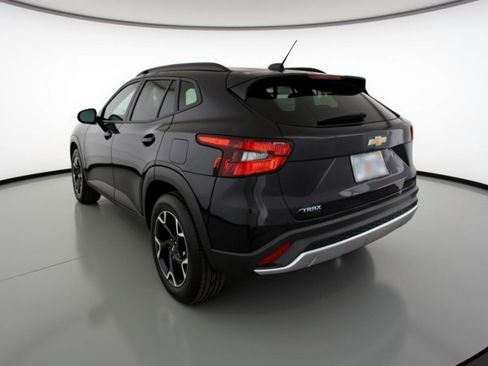 Used 2025 Chevrolet Trax LT image 6