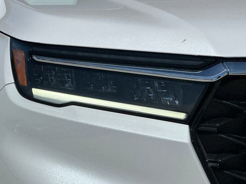 Used 2025 Honda Pilot Touring image 10