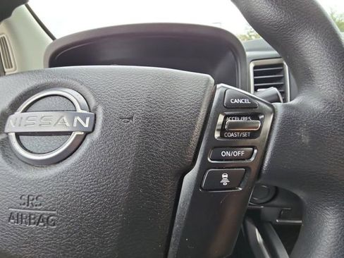 Used 2022 Nissan Frontier SV w/ Technology Package image 11