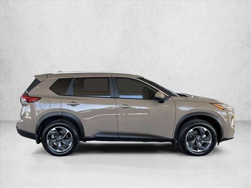 Used 2024 Nissan Rogue SV w/ SV Premium Package FWD image 4