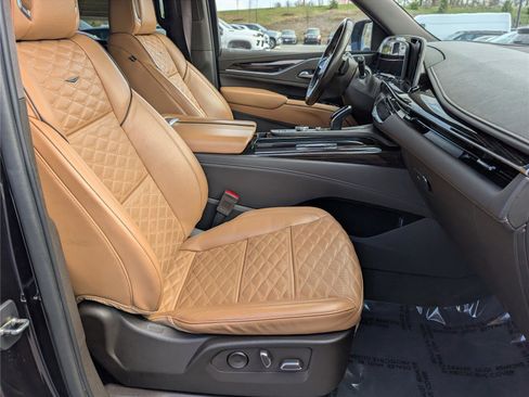 Used 2022 Cadillac Escalade Premium Luxury AWD/4WD image 11