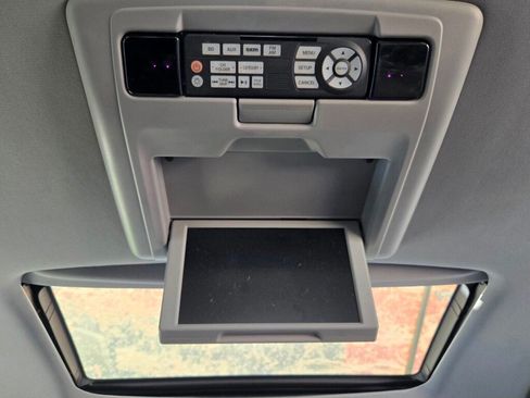 Used 2016 Honda Pilot Touring image 14