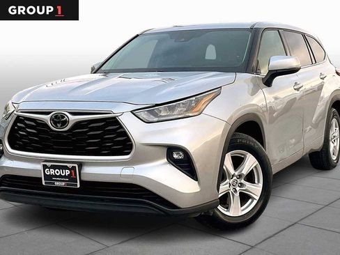 Used 2020 Toyota Highlander LE image 1