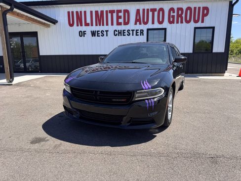 Used 2019 Dodge Charger SXT RWD image 1