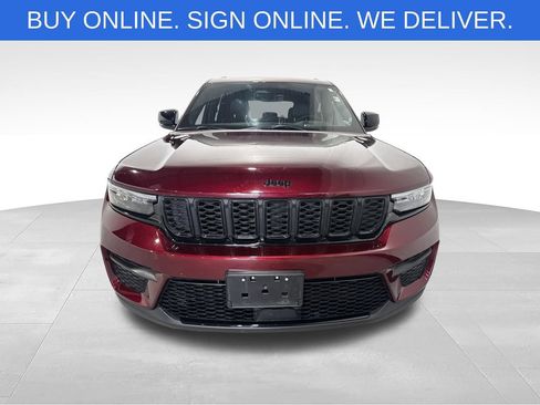 Used 2025 Jeep Grand Cherokee Altitude AWD/4WD image 11