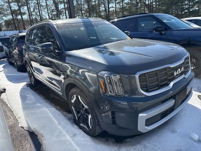 Used 2024 Kia Telluride S w/ S Sunroof Package