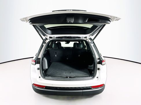 Used 2023 Jeep Grand Cherokee Altitude image 29