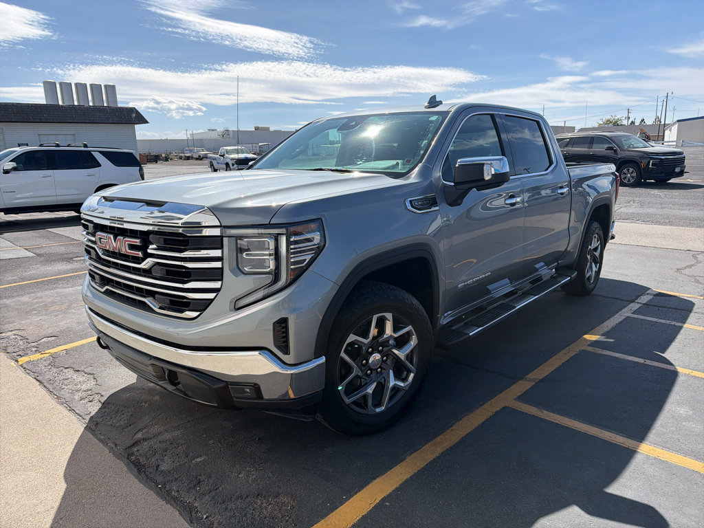 Used 2023 GMC Sierra 1500 SLT w/ SLT Premium Package AWD/4WD image 9