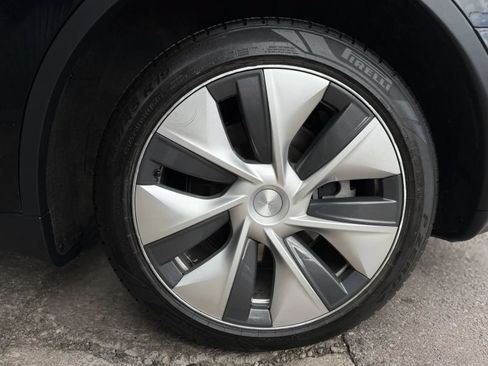 Used 2024 Tesla Model Y Long Range AWD/4WD image 36
