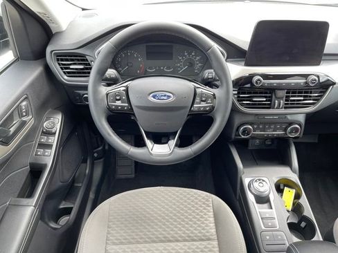 Used 2022 Ford Escape SE w/ SE Sport Appearance Package image 13