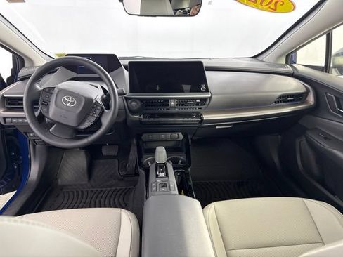 Used 2025 Toyota Prius XLE AWD/4WD image 12